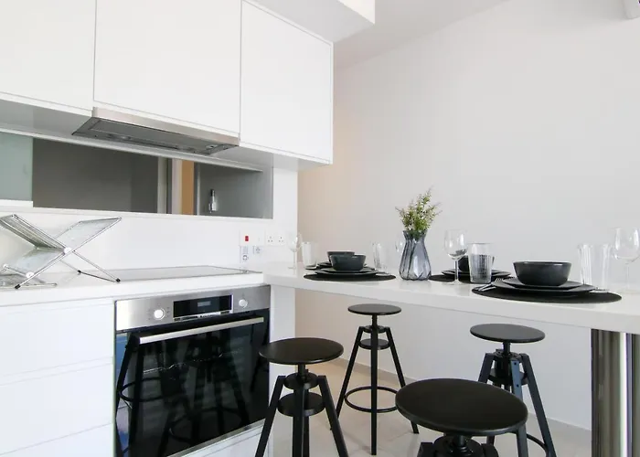 Phaedrus Living Seaside Luxury Flat Athina 108 아파트 파포스