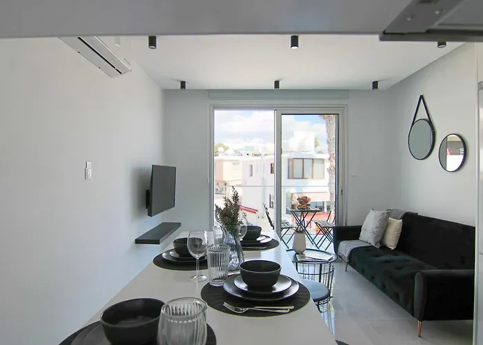 Phaedrus Living Seaside Luxury Flat Athina 108 아파트