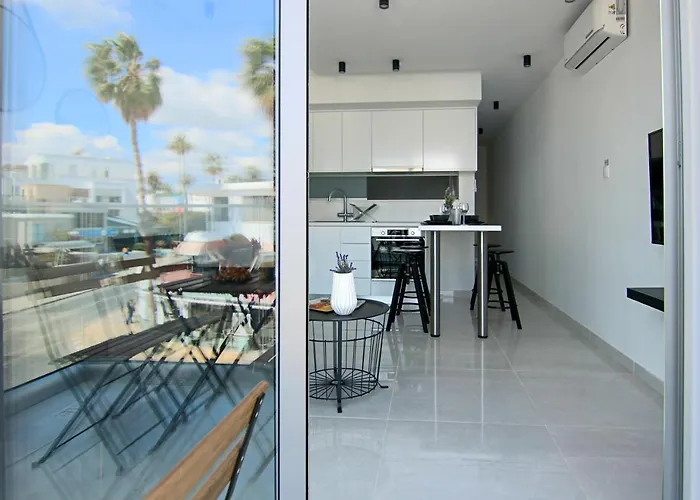 Phaedrus Living Seaside Luxury Flat Athina 108 *