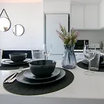 Phaedrus Living Seaside Luxury Flat Athina 108 Apartament